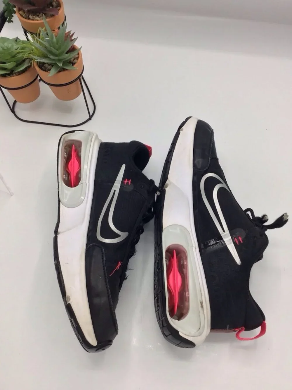Nike Air Max INTRLK Womens Size 9 Black White Silver Hyper Pink DQ2904-004